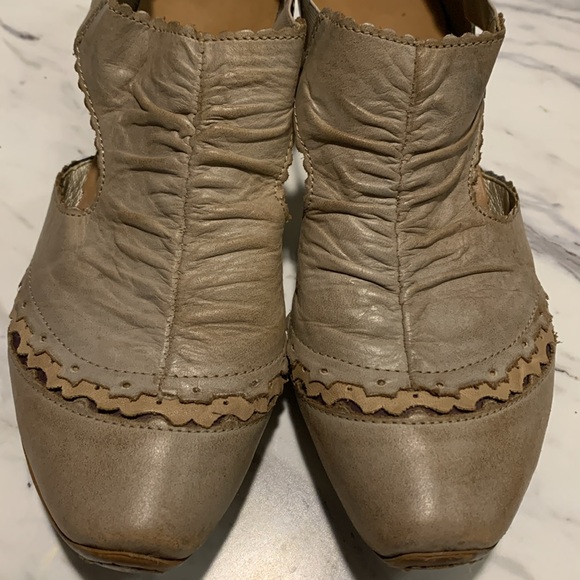 RIEKER Antistress Taupe Distressed Leather Ruched Bootie - Picture 12 of 12